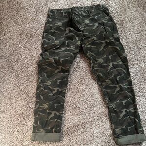 GAP Factory Camouflage Women's Capris